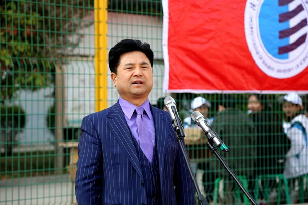 董事长吕明先生宣布本届运动会开幕.jpg 董事长吕明先生宣布本届运动会开幕.jpg